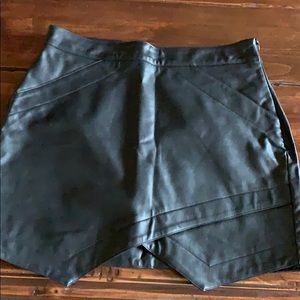 Envelope black leather skirt
